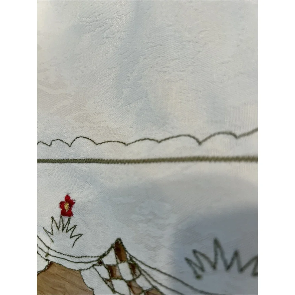 Vtg Matelasse Cloque Geese Tablecloth 3D Applique Scalloped Cutwork 32